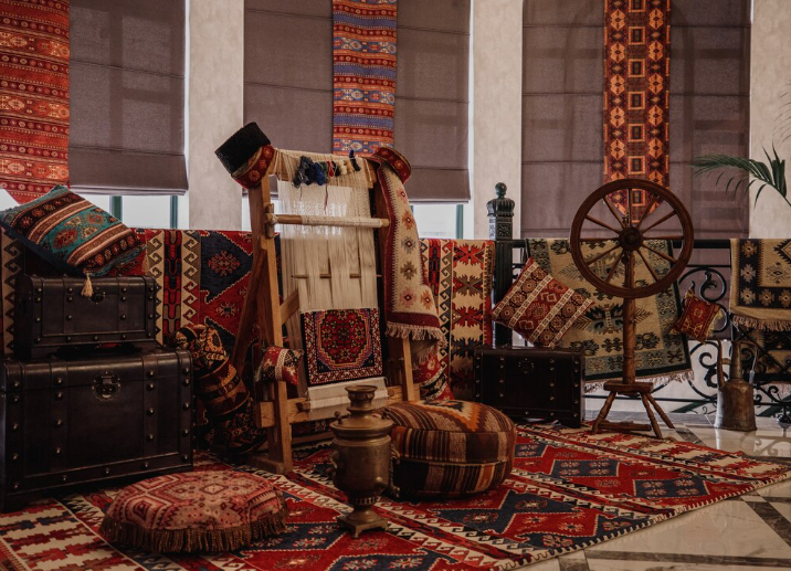 Free Photo Free photo side view of a traditional rug being woven on a carpet vertical loom oriental wall